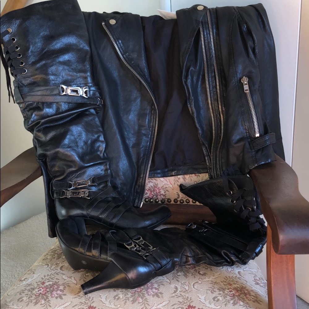 Two Lips Black Leather Over-the-Knee boots